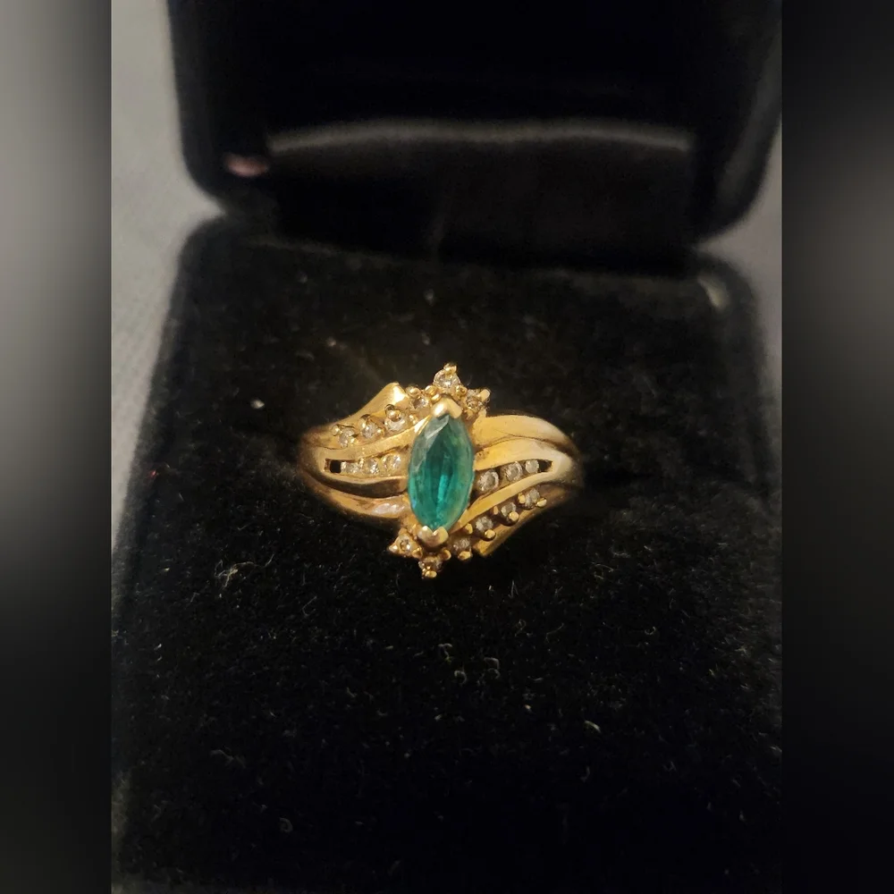 Vintage 10K Gold Emerald & Diamond Ring – Marquise Cut – GTR
